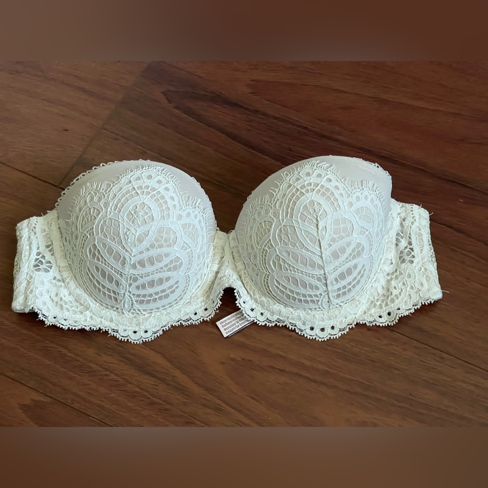 Victoria’s Secret Dream Angel 32C bra crochet lace white cream